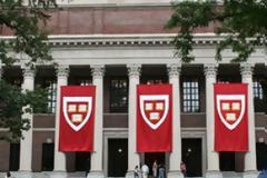 Mind the ΓΑΠ: Στο τελωνείο μετράει το Harvard παρά το πρώην πρωθυπουργός