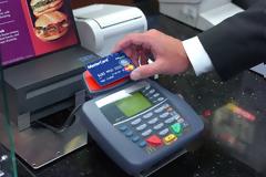Οι ανέπαφες πληρωμές κερδίζουν τους καταναλωτές