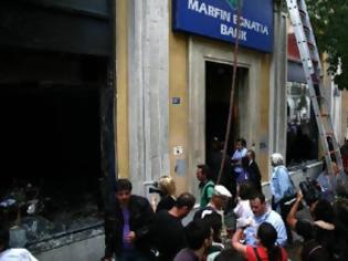 Φωτογραφία για Μ. Βαρβιτσιώτης: Ασύλληπτοι παραμένουν οι δράστες του εμπρησμού της Marfin Bank
