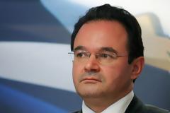 Παπακωνσταντίνου: Ο Θέμος πετάει την μπάλα στην εξέδρα...
