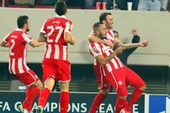 «Άγγλος» με τους πελάτες του!