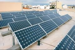 Παράγει πετρέλαιο, επενδύει στα φωτοβολταϊκά