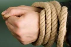 Φίμωσαν και έδεσαν ηλικιωμένους στην Ξάνθη για… μια σύνταξη του ΟΓΑ!