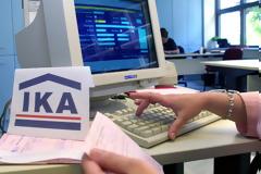 Συνεχίζεται η κατάληψη στο ΙΚΑ (BINTEO)