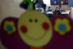 Τραγικό: Δασκάλα έπεσε και σκοτώθηκε ενώ στόλιζε το χριστουγεννιάτικα το σχολείο