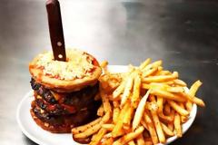 Atomic Fallout: Το burger που δύσκολα θα δοκίμαζες ποτέ