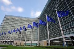 Η Κομσιον παίρνει μέτρα για να αντιμετωπίσει την ανεργία