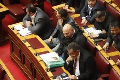 Προβληματισμός στη ΝΔ για την τρίτη θέση που καταλαμβάνει σταθερά στις δημοσκοπήσεις η Χ.Α και τη διείσδυση της...στους δεξιούς ψηφοφόρους
