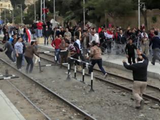 Φωτογραφία για Χάος και πέντε νεκροί στην Αίγυπτο – Τανκς μπροστά στο προεδρικό μέγαρο