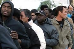 Η ΜΕΓΑΛΗ ΑΠΑΤΗ - Κράτησαν τα χρήματα των μεταναστών : Συνήγορος του Πολίτη: Παράνομη η αναστολή του νόμου περί ιθαγένειας