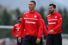 ΦΟΡΤΣΑΡΟΥΝ ΕΝΟΨΕΙ ΠΑΟ ΟΙ ΕΡΥΘΡΟΛΕΥΚΟΙ
