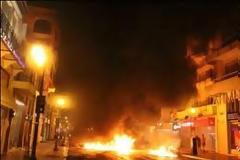 ΣΥΜΒΑΙΝΕΙ ΤΩΡΑ: Οδοφράγματα, πέτρες, χημικά και κρυφτοκυνηγητό στο κέντρο του Βόλου