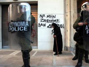 Φωτογραφία για Η συγκλονιστική φωτογραφία από το κέντρο της Αθήνας