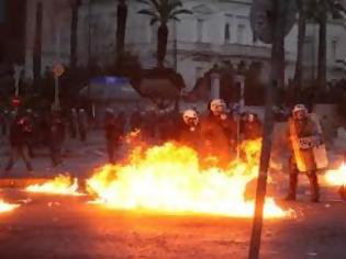 Φωτογραφία για ΣΥΜΒΑΙΝΕΙ ΤΩΡΑ: Εντολή για άμεσες προς αγωγές αυτή την ώρα στη πλ. Εξαρχείων