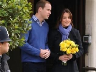 Φωτογραφία για Η Kate Middleton βγήκε από το νοσοκομείο χαμογελαστή