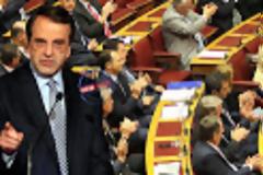 «Χάρτινοι πύργοι» τα σενάρια επανίδρυσης της Νέας Δημοκρατίας...!!!