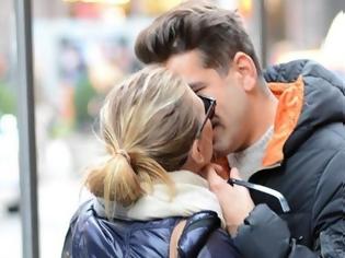 Φωτογραφία για Scarlett Johansson: “Καυτά” φιλιά με τον νέο της σύντροφο!