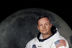 Πεθαίνοντας ο Neil Armstrong  πήρε μαζί τα μυστικά του, Τι είδε στο φεγγάρι.
