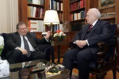 Συνέδριο ΠΑΣΟΚ και Χρυσή Αυγή το “μενού” Παπούλια – Βενιζέλου