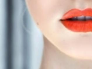 Φωτογραφία για Ενυδατώστε τα χείλη σας φορώντας… κραγιόν