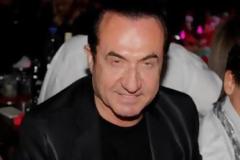 «Η μάνα μου έπλενε πιάτα για να μας ζήσει»