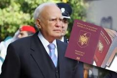 Τσάμηδες: Να δοθεί αλβανικό διαβατήριο στον Κάρολο Παπούλια