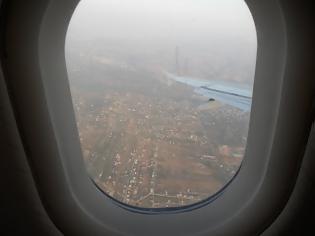 Φωτογραφία για Έσπασε το παράθυρο του αεροπλάνου με γροθιά γιατί θύμωσε