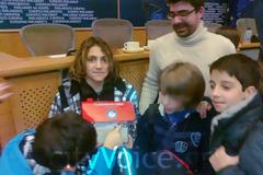 Είπαν τα κάλαντα στις Βρυξέλλες για τη στέγη του Χαμόγελου του Παιδιού στο Αγρίνιο