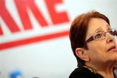Α. Παπαρήγα: «Ωμός εκβιασμός του λαού» σχετικά με το χαράτσι της ΔΕΗ