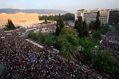 Ο Λαός είναι ανίκανος να ξεσηκωθεί ή η ηγεσία είναι ξεπουλημένη;