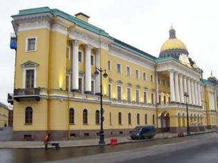 Φωτογραφία για Ένα παλάτι έγινε ξενοδοχείο: Δες το νέο Four Seasons στην Αγία Πετρούπολη!