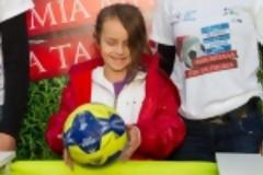 Μια μπάλα για τα παιδιά