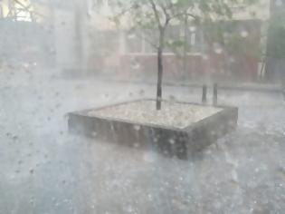 Φωτογραφία για Πάτρα-Τώρα: Ισχυρή βροχόπτωση - Πέφτει και χαλάζι