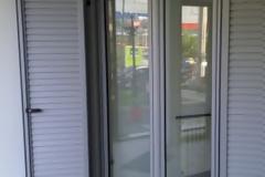 Πιάστηκαν στα πράσα να κλέβουν παραθυρόφυλλα