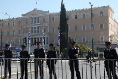 Τους ελεύθερους σκοπευτές για τους διαδηλωτές τους θέλουν;