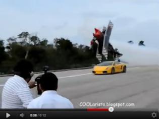 Φωτογραφία για Τρελός πιλότος εναντίον Lamborghini! (εκπληκτικό video)