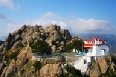 O μοναδικός Ναός στην Ελλάδα που κάθεται πάνω σε ηφαίστειο!