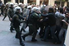 Συμβαίνει τώρα: Ένταση στο Σύνταγμα!