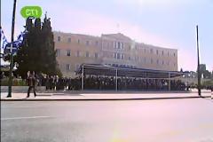 Απλισίαστη η εξέδρα των επισήμων...