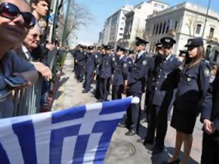 Φωτογραφία για «Η δικτατορία της Μέρκελ και του Παπαδήμου αποκλείουν τους πολίτες από την παρέλαση» (βίντεο)