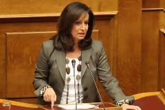 Α.ΔΙΑΜΑΝΤΟΠΟΥΛΟΥ: Θλιβερή η παρέλαση με τη βοήθεια της αστυνομίας