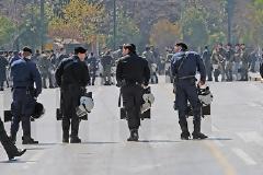 Επεισόδια, συλλήψεις και συνθήματα στις παρελάσεις