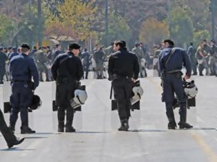 Φωτογραφία για Επεισόδια, συλλήψεις και συνθήματα στις παρελάσεις