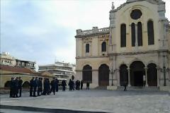 Διεκόπη η παρέλαση στο Ηράκλειο. Χημικά και επεισόδια σε Χανιά