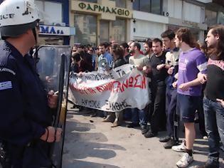 Φωτογραφία για Έπεσε ξύλο στην Ξάνθη πριν την παρέλαση [video]