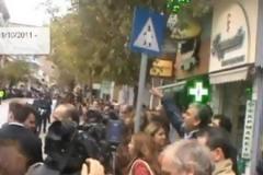 Καταιγισμός αποδοκιμασιών κατά του Πάρι Κουκουλόπουλου στην Κοζάνη - Τα χαμόγελα και το «μ…...» του Υφυπουργού Eσωτερικών [video]