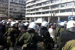 Ο Λαός δεν μασάει απο την Χούντα των γαλαζοπράσινων ανδρείκελων…