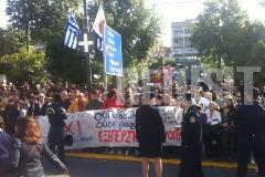 Mε αποδοκιμασίες η παρέλαση στον Πειραιά...