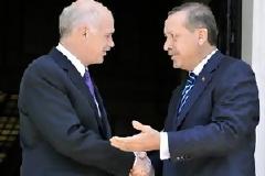 Τα εθνικά... ατοπήματα Παπανδρέου