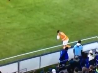 Φωτογραφία για Έβρισε χυδαία το ball boy (video)